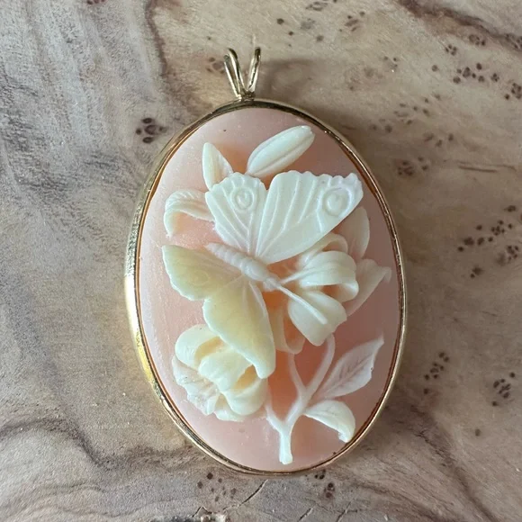 Vintage Trifari brand pendant featuring a butterfly - Picture 4 of 16